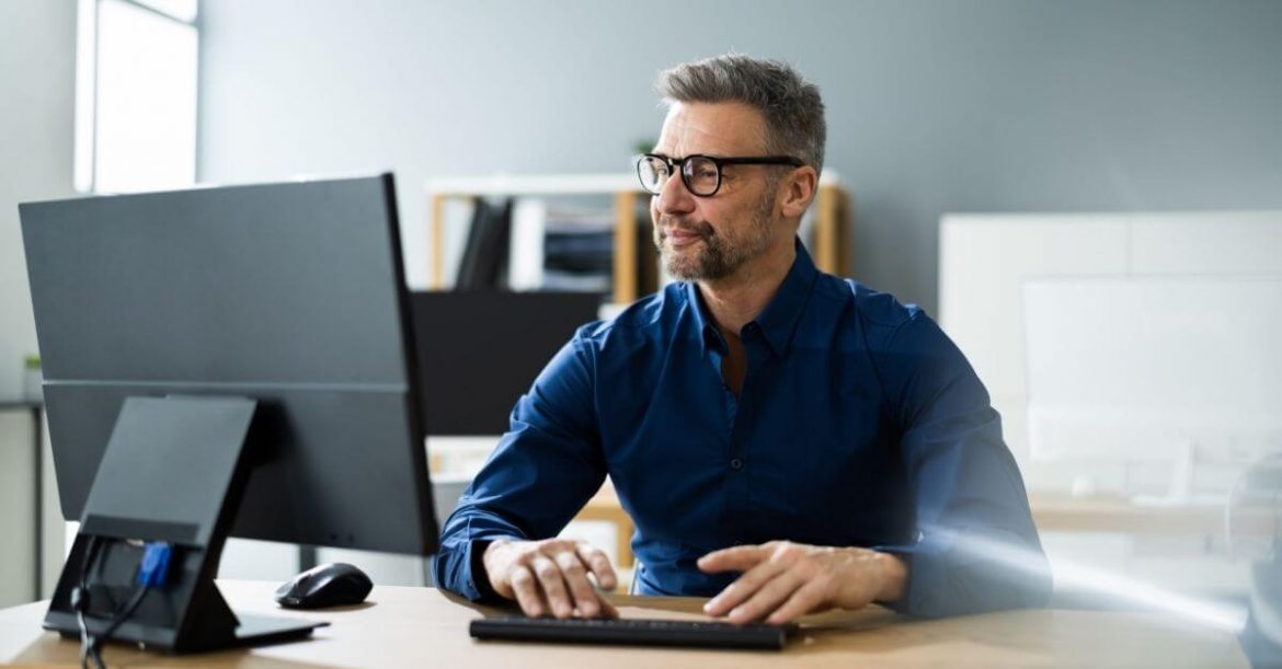 face à une équipe un coach accompagne vos salariés